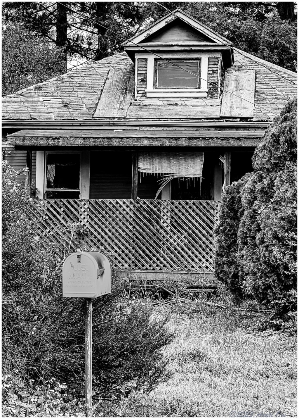 Monochrome Mondays: Knock knock… who’s there…&nbsp;Time