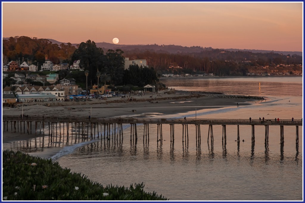 Full moon rising above Capitola – December&nbsp;2021