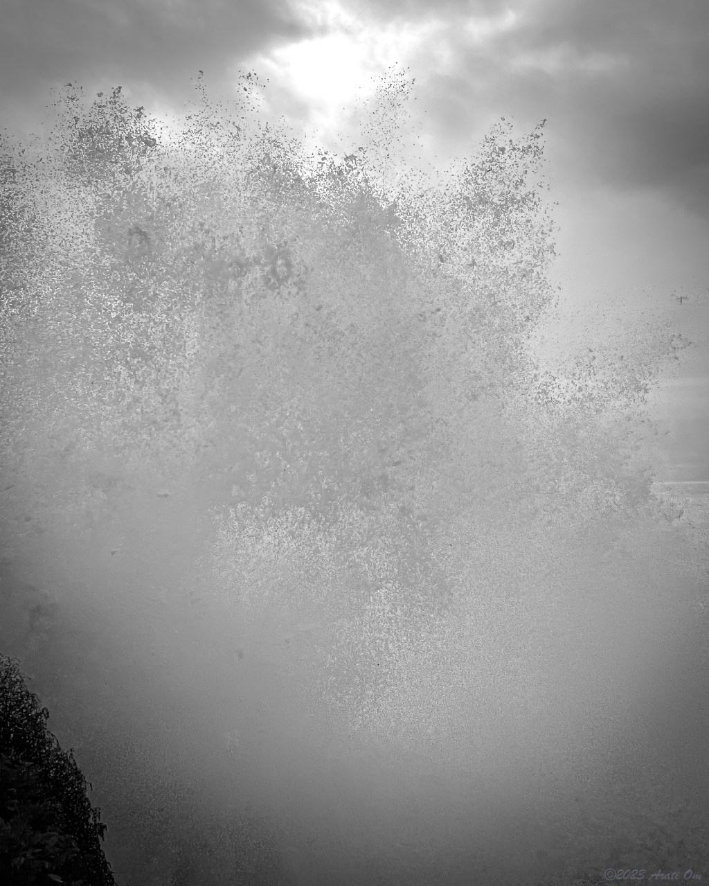 Monochrome Mondays: Wave surging at the&nbsp;cove