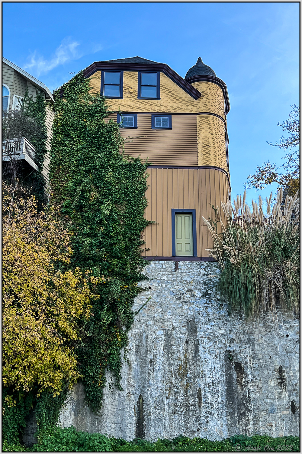 Thursday doors: Hmmmmm…