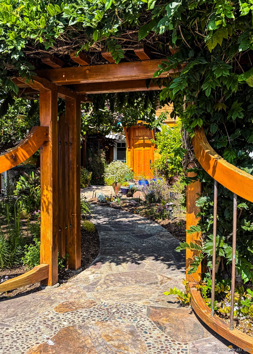 Thursday Doors: Draw me&nbsp;in