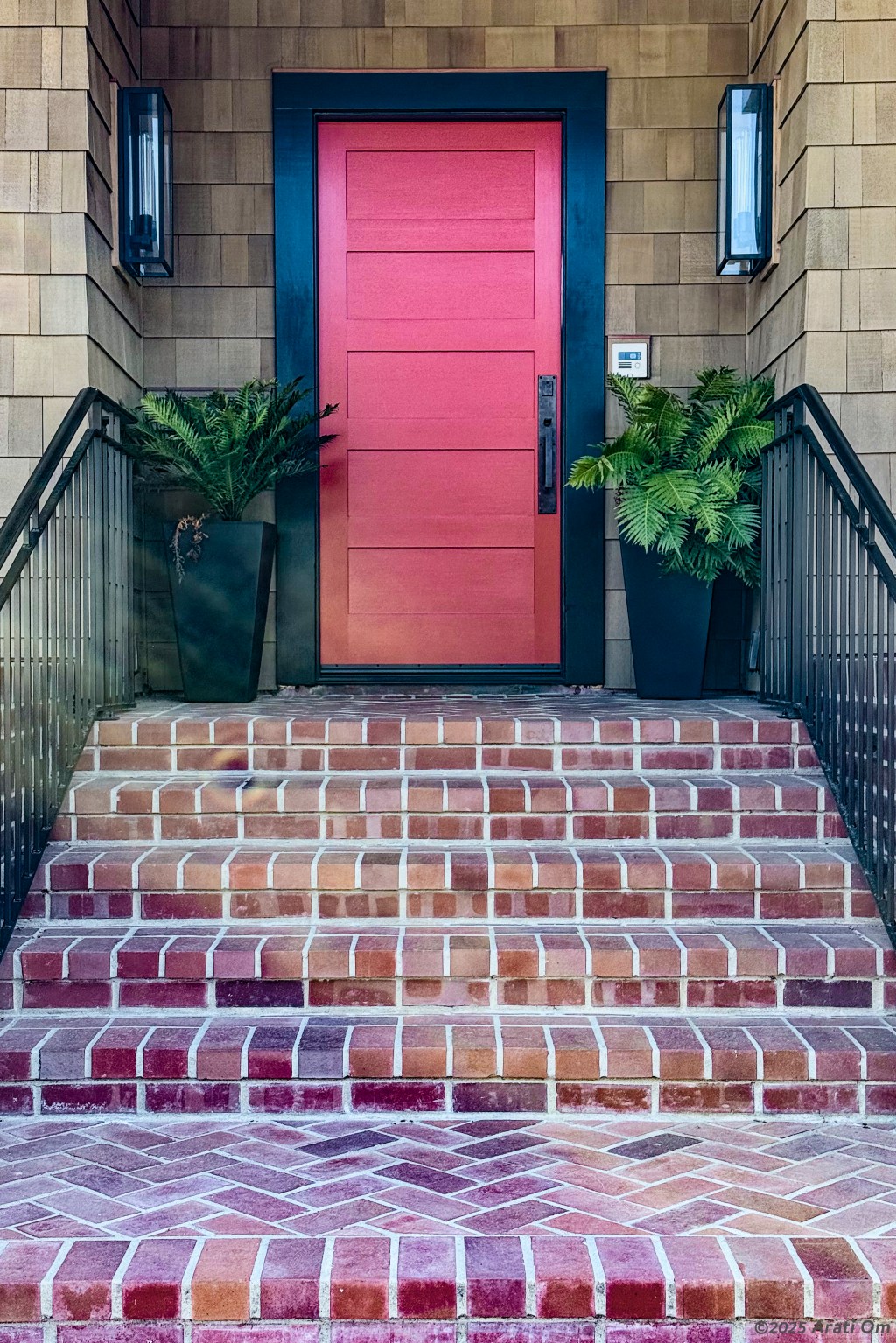 Thursday Doors: Reds and&nbsp;green