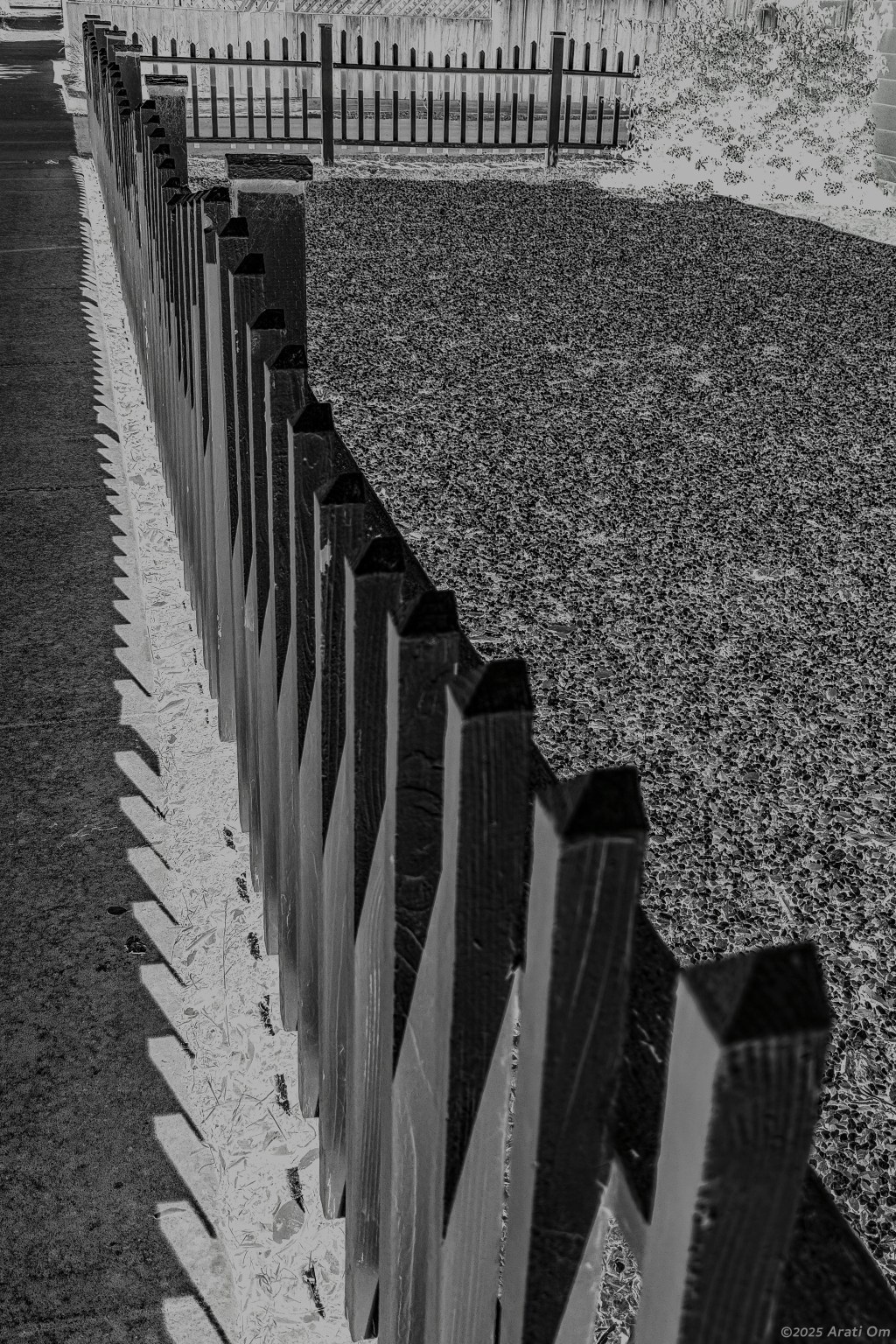 Monochrome inverted: White picket&nbsp;fence