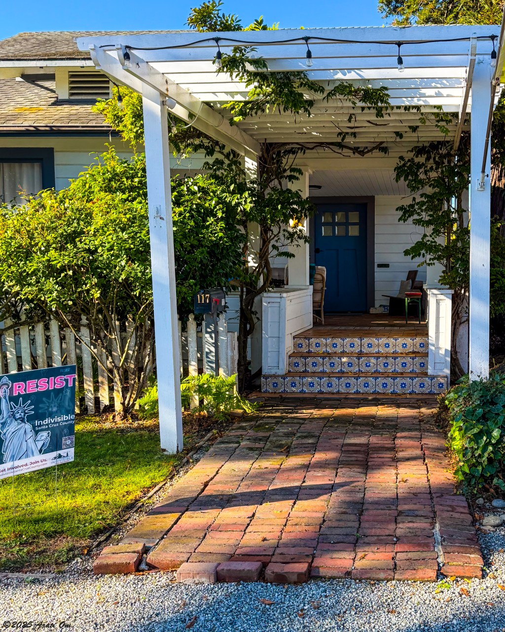 Thursday Doors: Resist