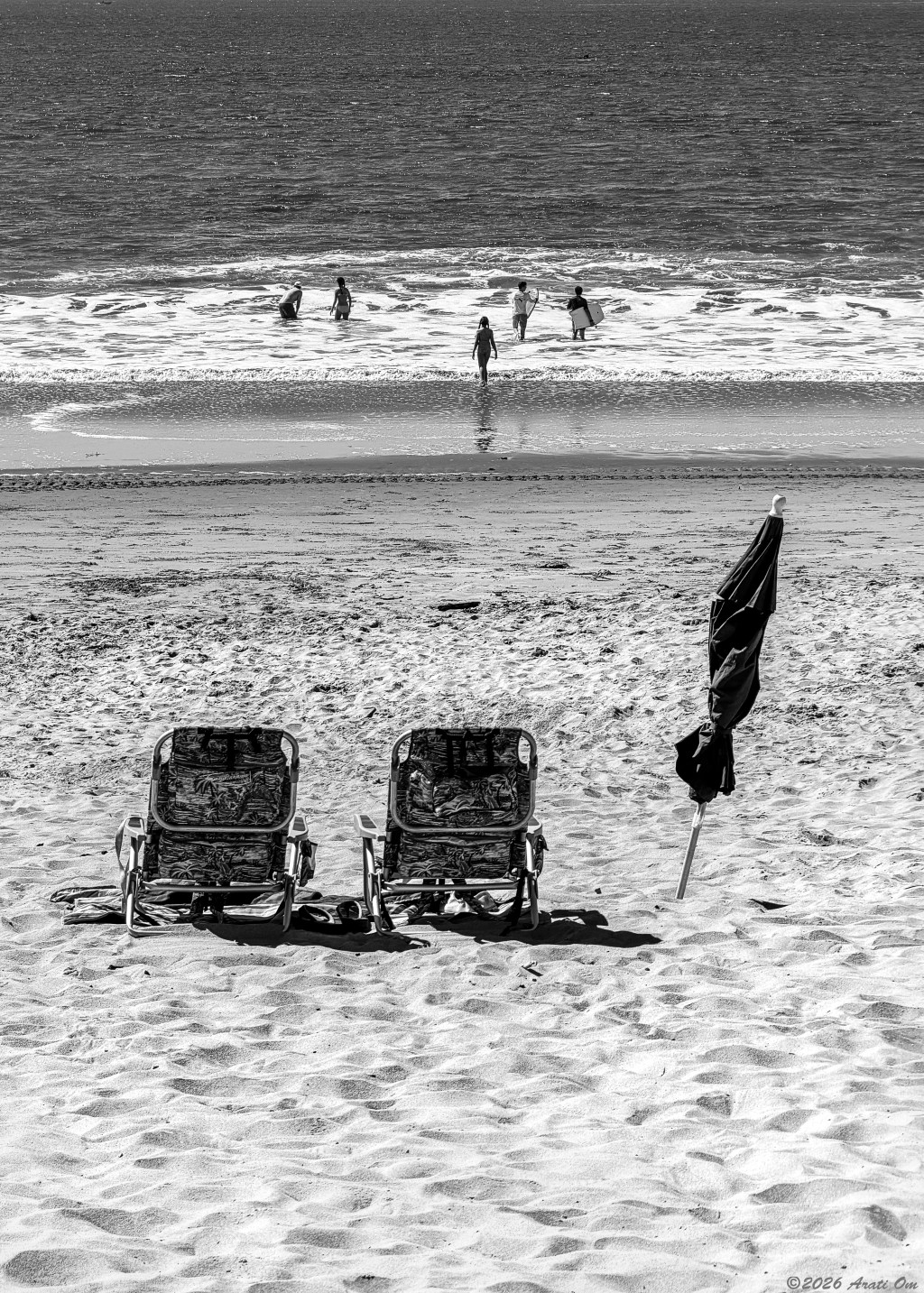 Monochrome Mondays: Two beach chairs and an&nbsp;umbrella